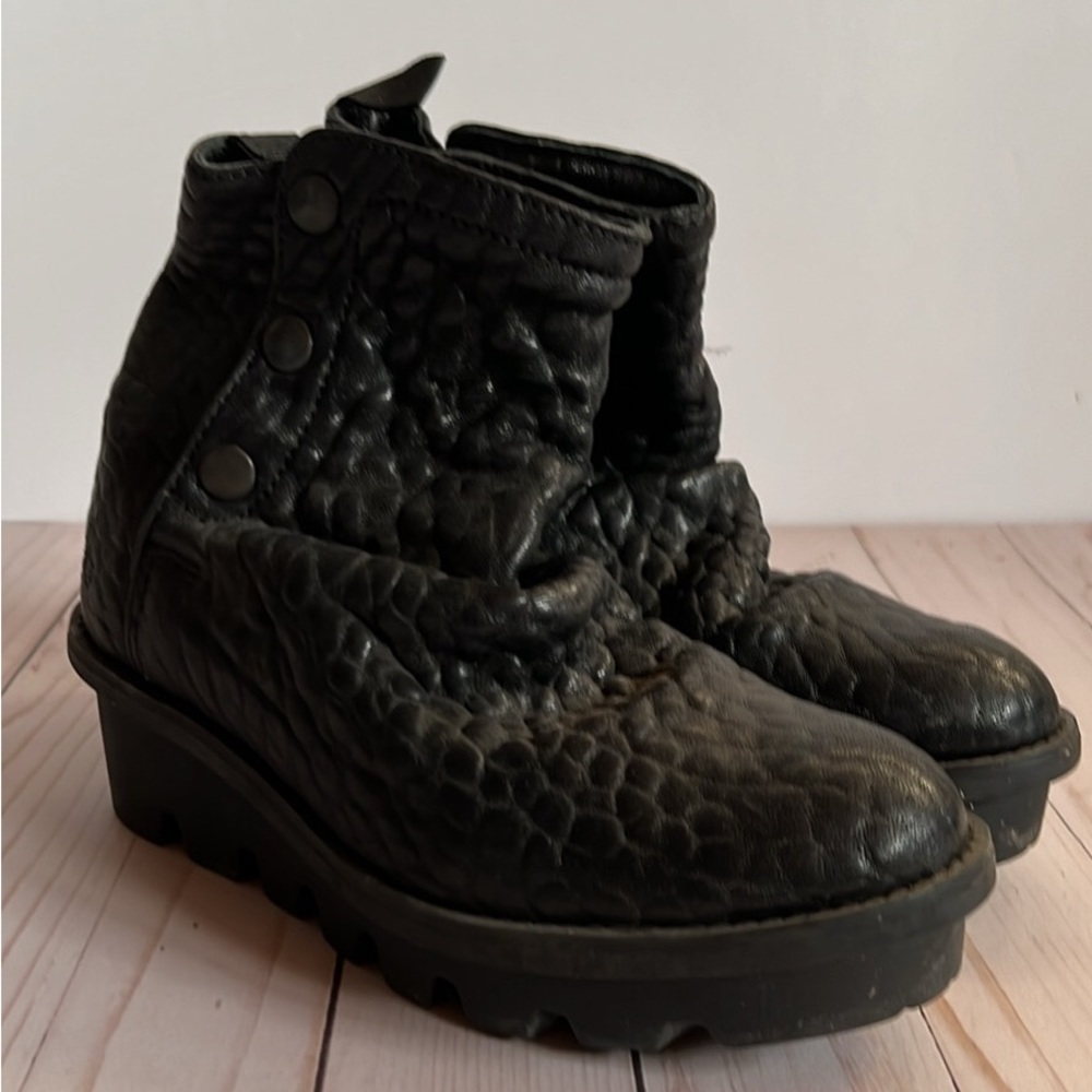 Fluevog patriot wedges size 6